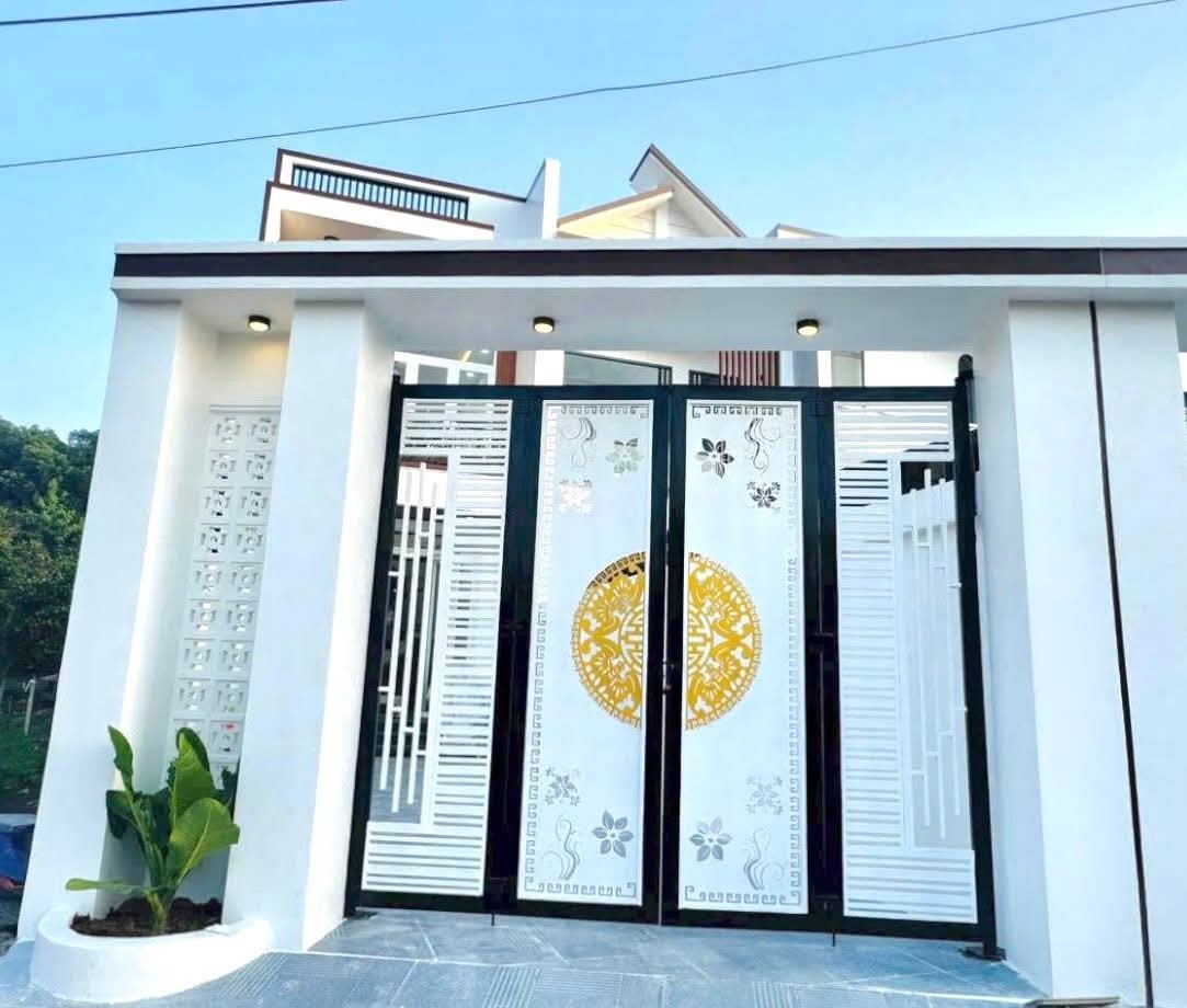 Ngôi nhà 3 phòng ngủ ven đường nhựa Bảo Vinh, sổ riêng thổ cư, sẵn sàng đón chủ mới