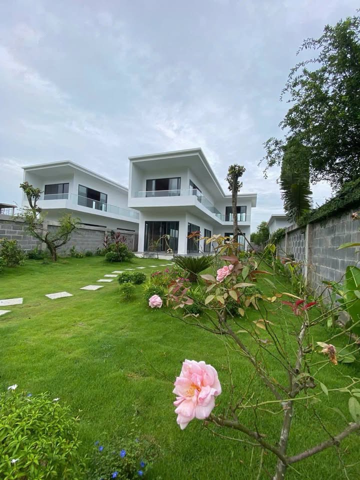 Villa Đất Đỏ mặt tiền Nguyễn Huệ - Rộng rãi, sổ đỏ trao tay