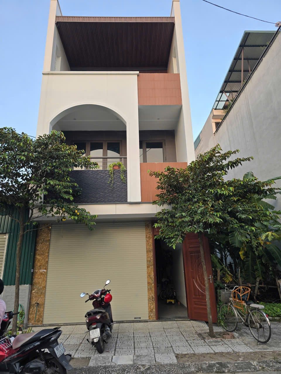 Bán nhà 3 tầng 100m2 mặt bằng rộng 13.5m tại Ngô Gia Tự, Vĩnh Phúc