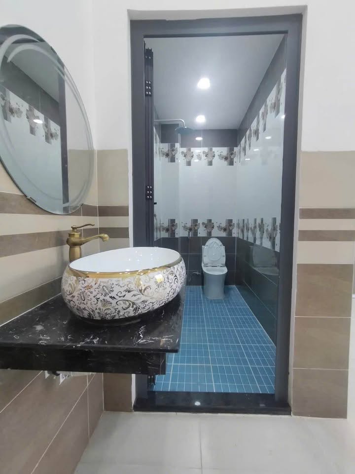 Nhà 1 trệt 1 lầu Vĩnh Long, ô tô quay đầu vi vu, giá nhỉnh 2 tỷ