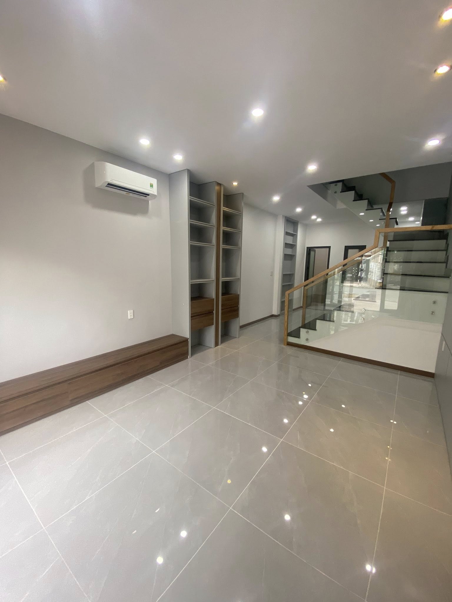 Nhà mặt tiền đường Nguyễn Thành Đồng, Trấn Biên - Full nội thất, 3 ngủ, giá chỉ 5.6 tỷ