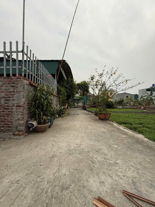 Đất vuông đẹp Thường Tín, đường rộng ô tô, gần chợ, trường học, giá chỉ 2.32 tỷ