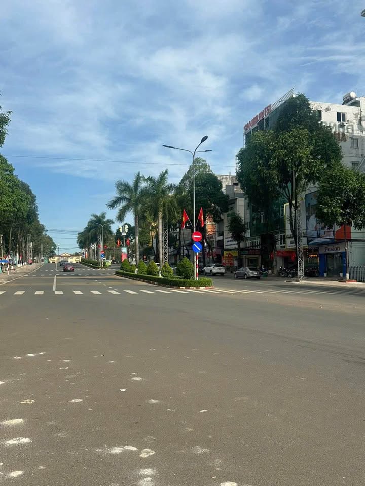 Đấ mặt tiền Hùng Vương - Vị trí vàng, giá hời