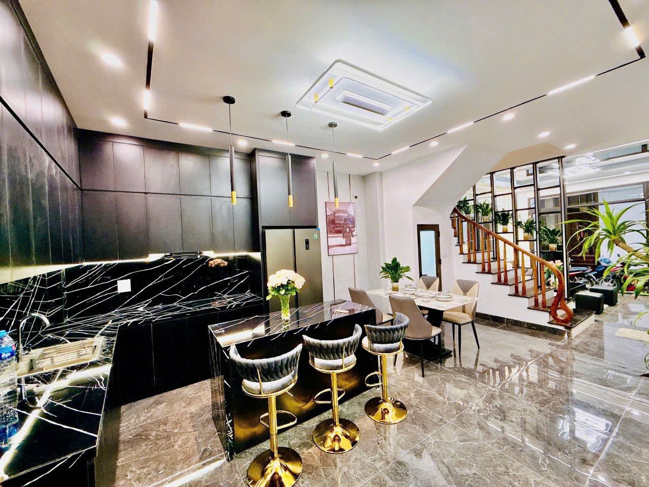 Nhà đẹp Bách Kinh Xây, 4 ngủ, mặt tiền 4.5m, giá 12 tỷ - chốt kèo ngay