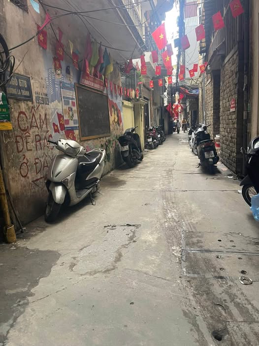 Độc đáo nhà lô góc Đê La Thành, kinh doanh đỉnh, sát Vin Giảng Võ