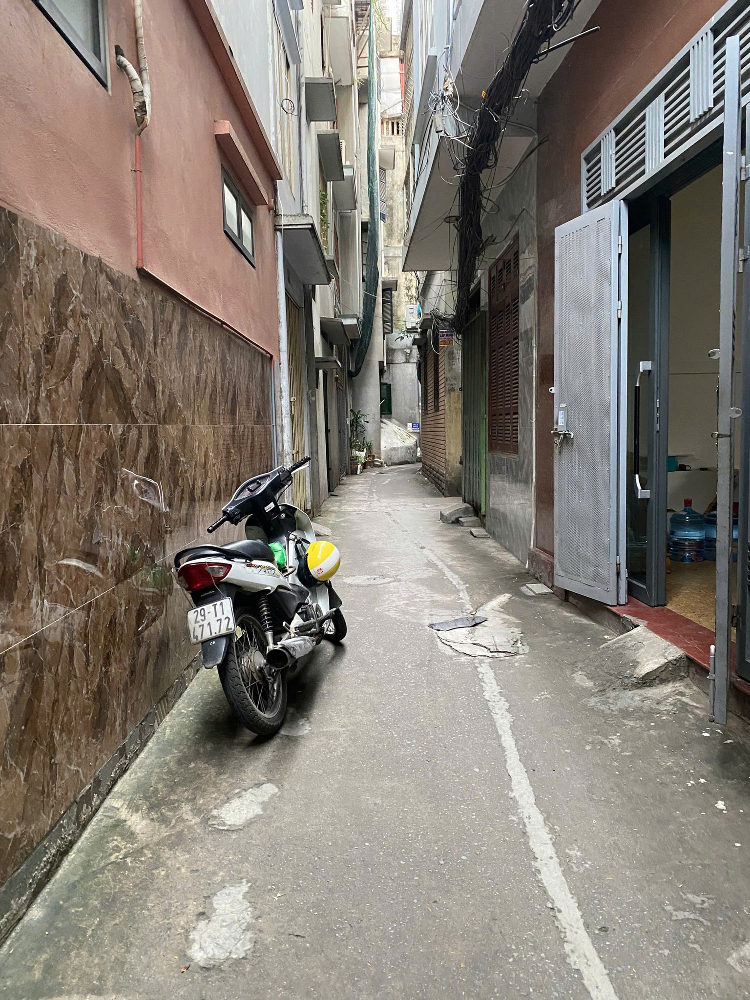 Bán nhà lô góc 2 thoáng, ngõ nông Đê La Thành, 33m2, 5 tầng 1 tum