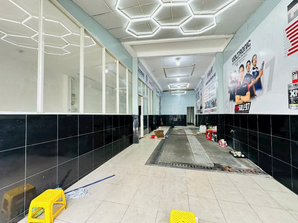 Mặt tiền Khuông Việt, đối diện Đầm Sen, doanh thu 40 triệu/tháng