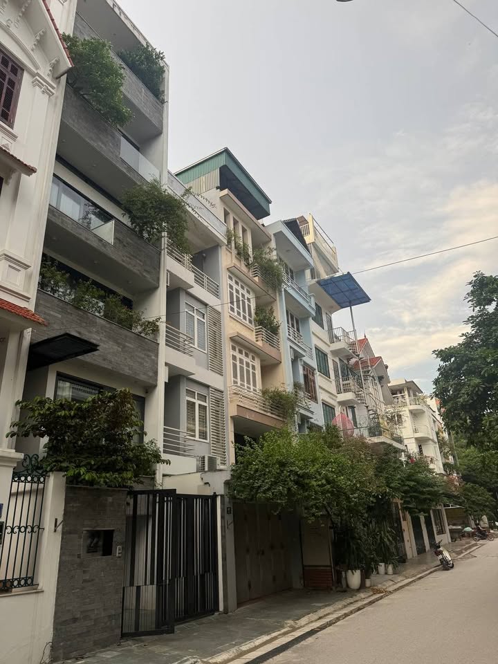 Nhà phân lô Văn Quán 45m2, 4 tầng, vỉa hè rộng, kinh doanh sầm uất, giá 10 tỷ