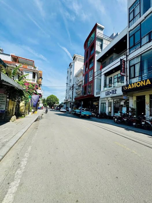 Nhà 3 tầng mặt tiền Nguyễn Công Trứ, Huế - Kinh doanh sầm uất, 144m2