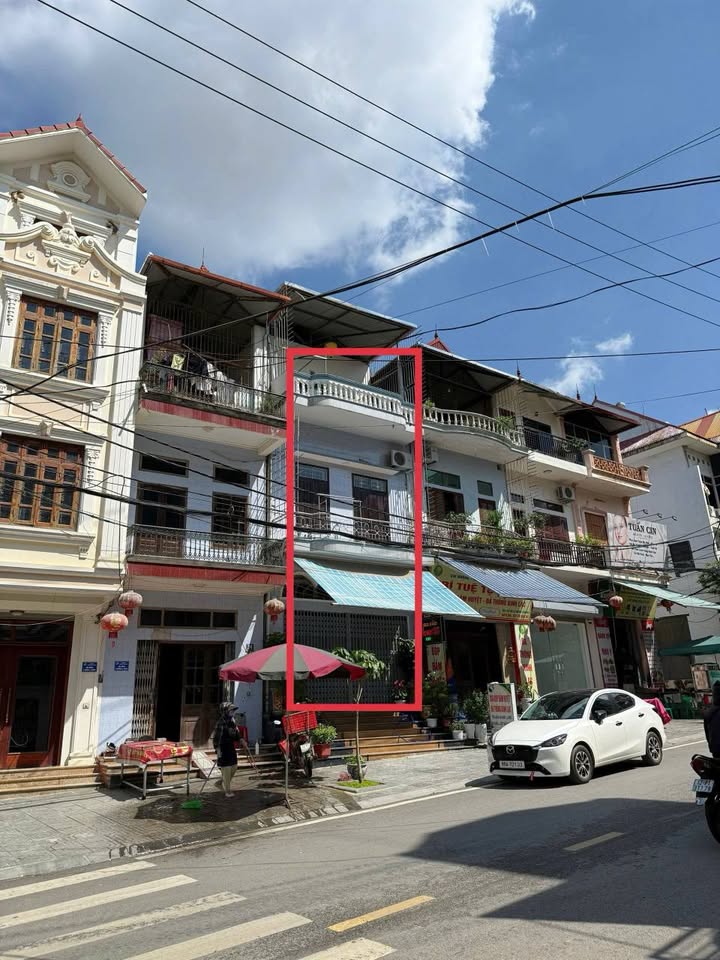 Nhà 3 tầng mặt đường Lê Hồng Phong, hướng Đông Nam, 62m²