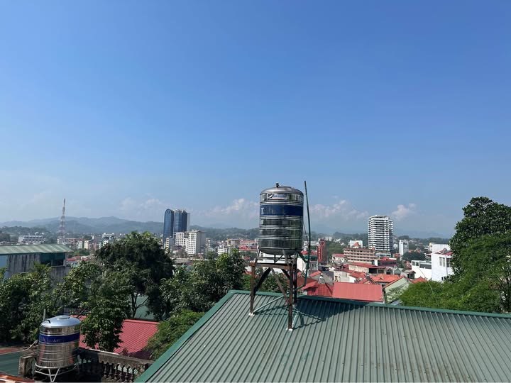 Nhà đẹp view phố cổ, sửa sang như mới, giá hời