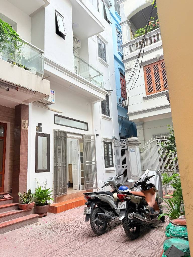 Siêu phẩm nhà 3 tầng, ngõ rộng 5m, cách mặt phố chỉ 100m, Ba Đình