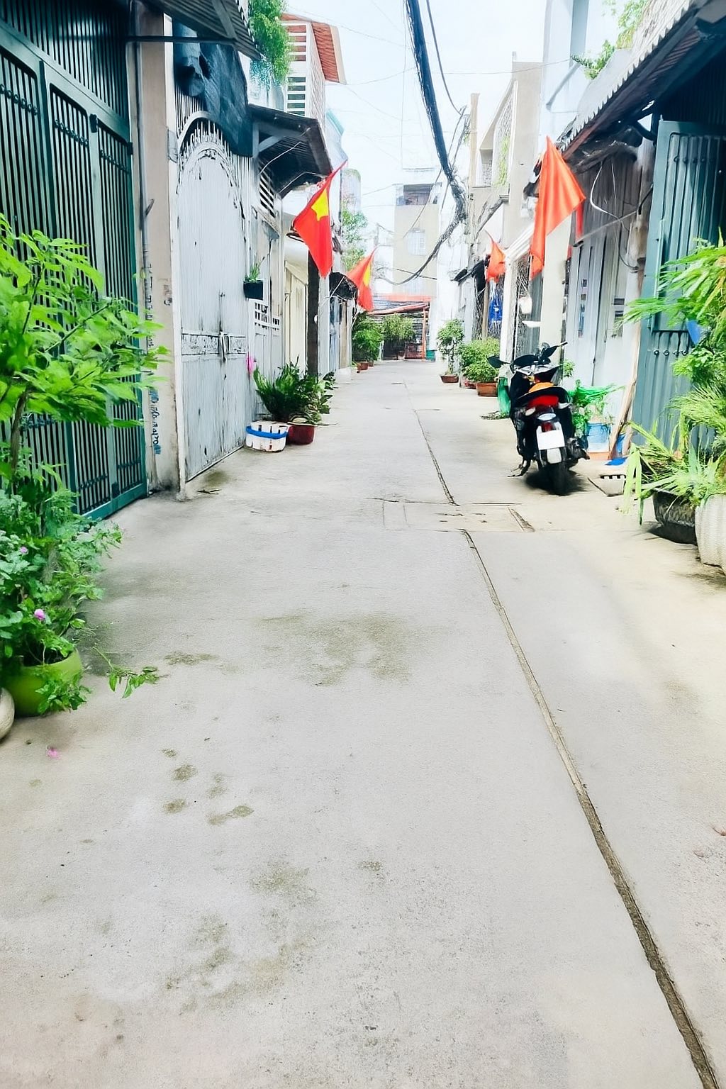 Nhà Gò Vấp 48m² hẻm xe hơi gần sân bay, 2 tầng, giá yêu thương