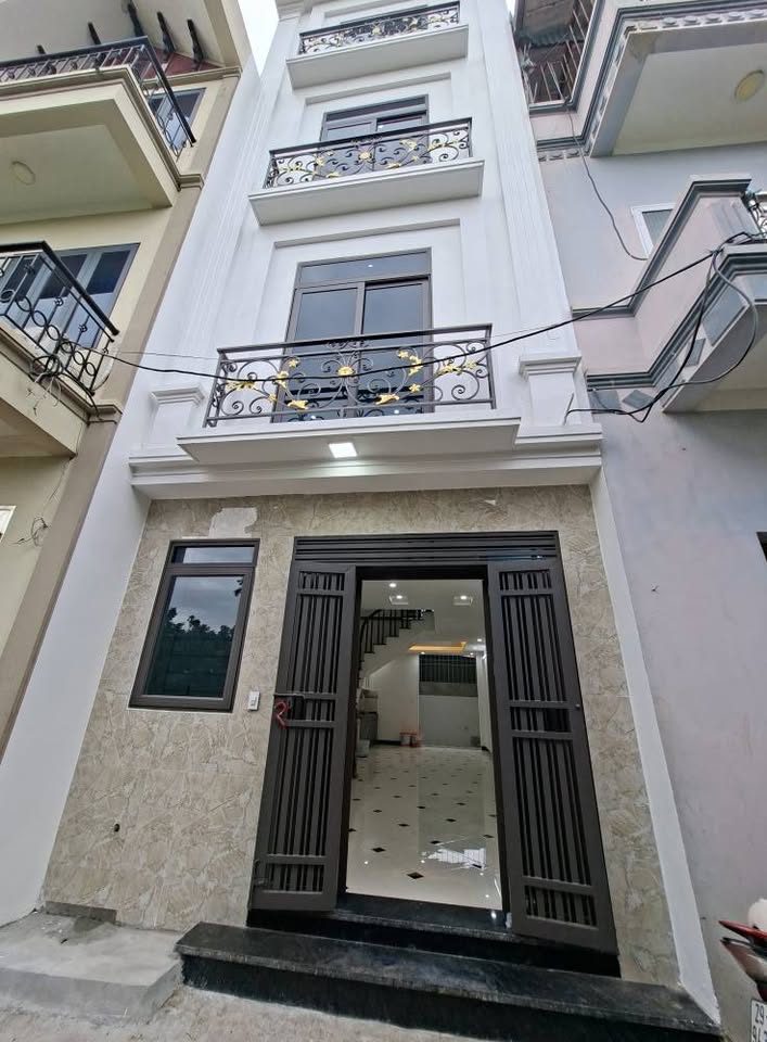 Nhà 4 tầng độc lập, ngõ rộng 3m, gần Đại học TDTT