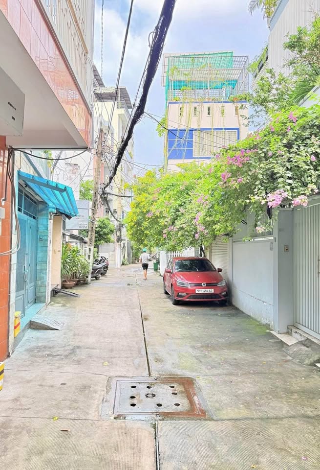 Nhà hẻm ô tô tránh, kinh doanh sầm uất - 50m2, 3 tầng, sân thượng - Quận 10