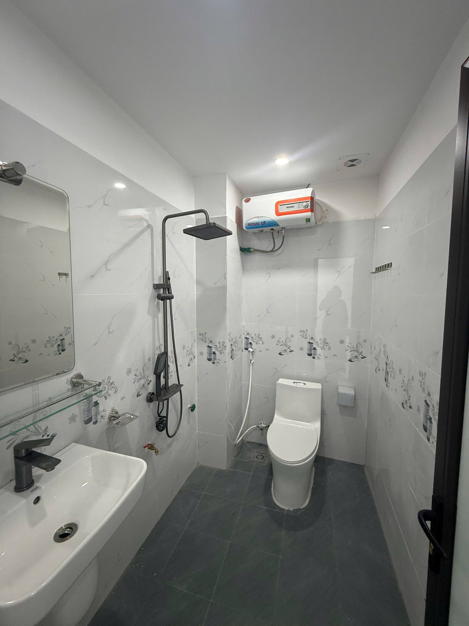 Siêu phẩm nhà 5 tầng Phú Lương, Hà Đông 30m2, full nội thất, chỉ 5.25 tỷ