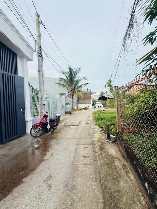 Đất vuông vắn, nở hậu, đường xe 7 chỗ, gần trung tâm y tế