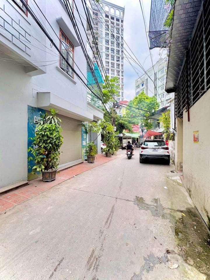 Nhà Lê Trọng Tấn 33m2, 5 tầng, mặt tiền bề thế, ngõ thông, giá 8 tỷ