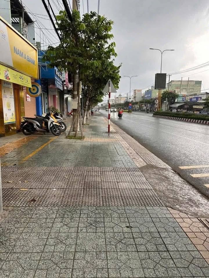 Nhà mặt tiền đại lộ Đồng Khởi, Bến Tre - Kinh doanh an cư