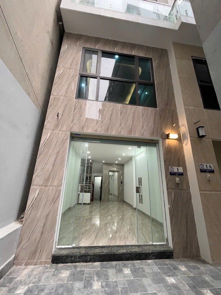 Nhà Thạch Bàn, Long Biên 6 tầng thang máy, ô tô đỗ cửa, đẹp mê ly