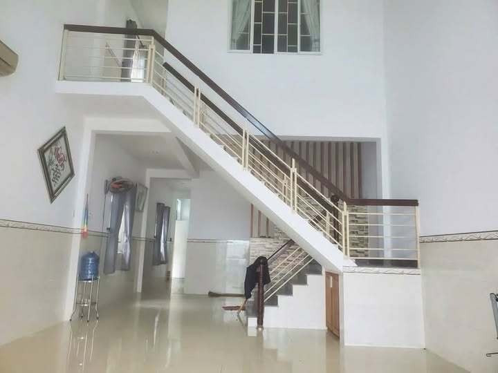 Nhà 2 tầng Hóc Môn, ô tô ngủ trong nhà, 8x21m, giá 4 tỷ