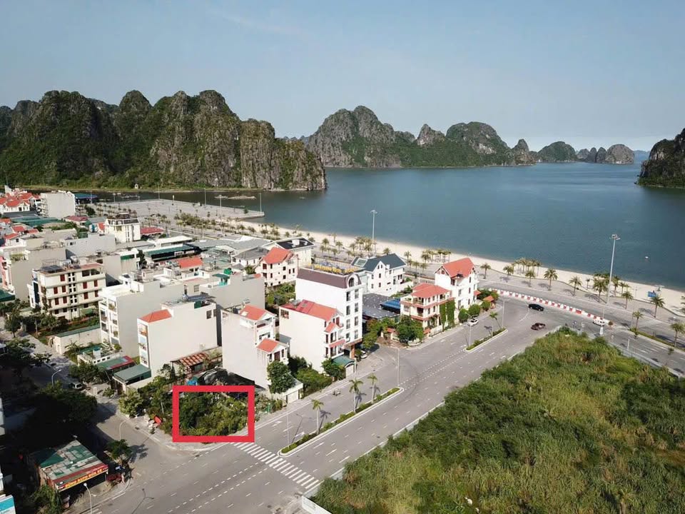 Bán gấp nhà góc 2 mặt tiền đường đôi Tỉnh Ủy, Hạ Long