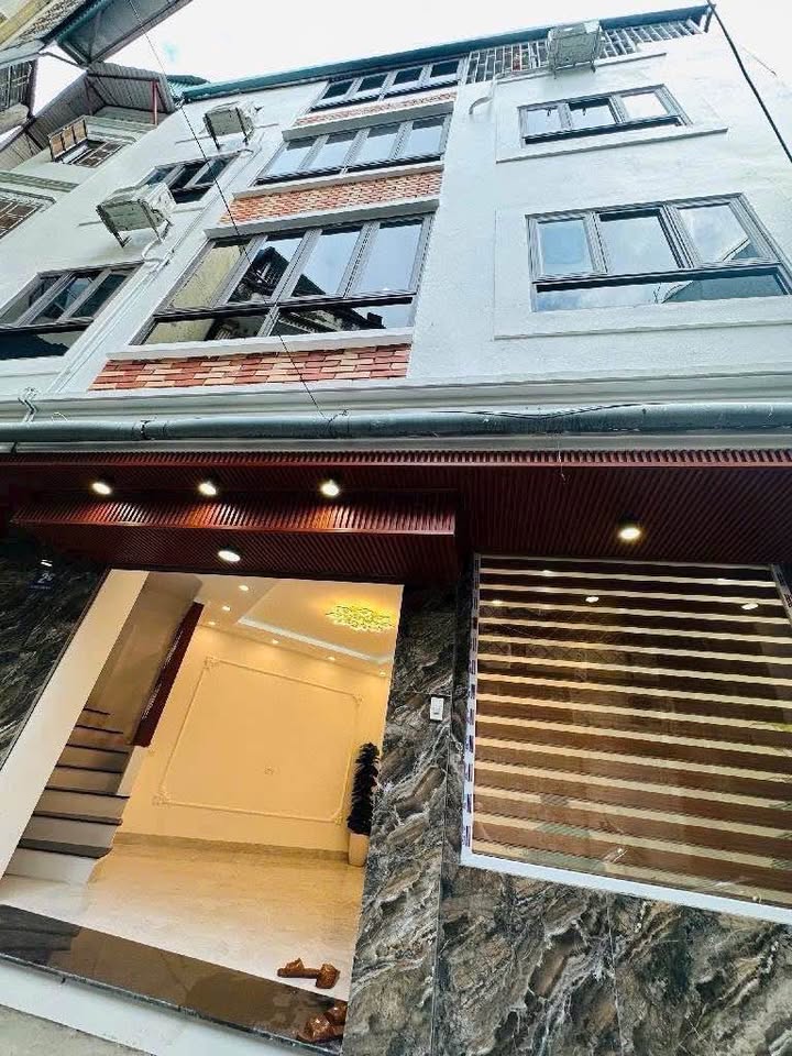 Nhà Bạch Mai - Kinh doanh sầm uất, mặt tiền 8m, sát phố