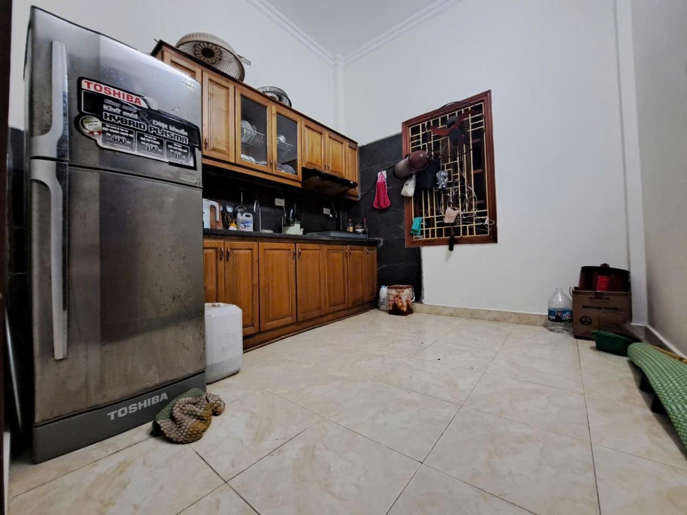 Nhà mặt ngõ Trung Kính - Ô tô tránh, kinh doanh sầm uất, view chung cư