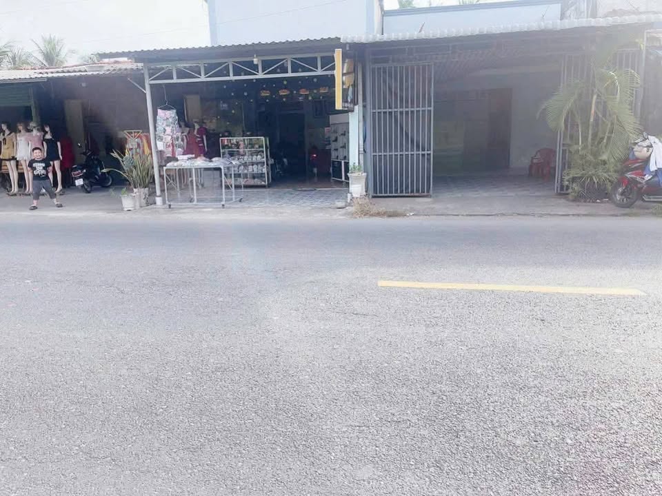 Nhà mặt tiền Tỉnh lộ 885, Bến Tre - Kinh doanh thuận tiện, giá tốt