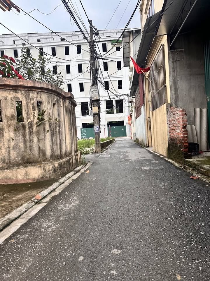 Bán đất Trâu Quỳ, Gia Lâm, Hà Nội - 95m², ngõ thông ô tô, mặt tiền rộng, sổ vuông