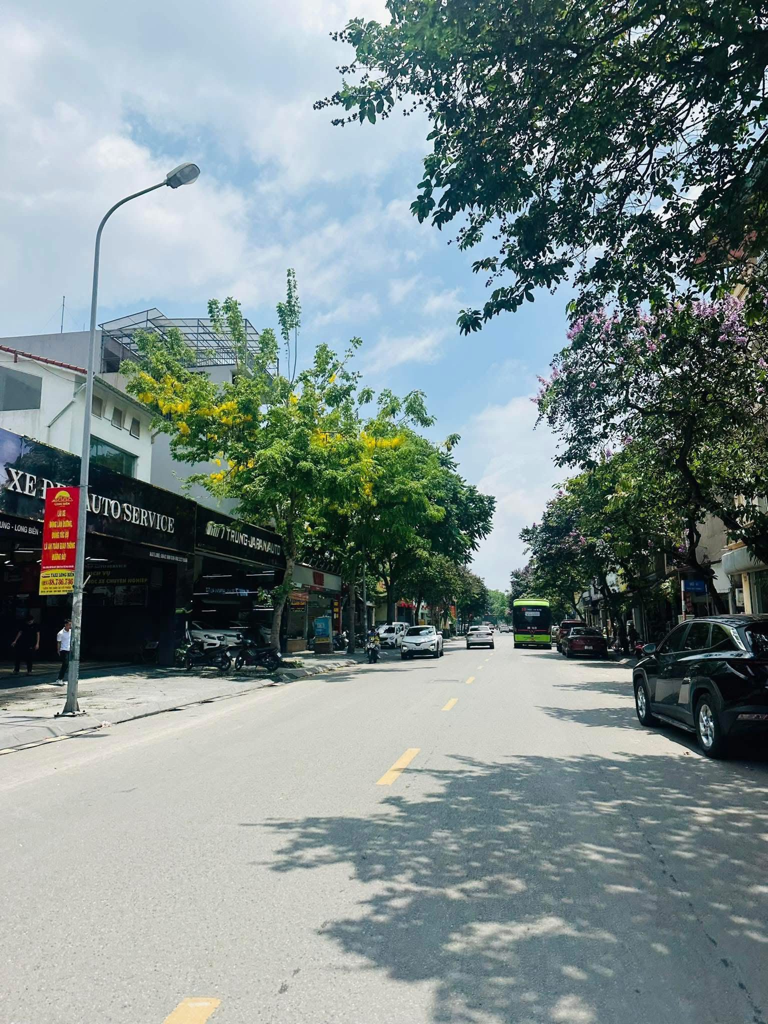 Đất vàng Việt Hưng - Mặt phố kinh doanh, vỉa hè rộng, ô tô tránh