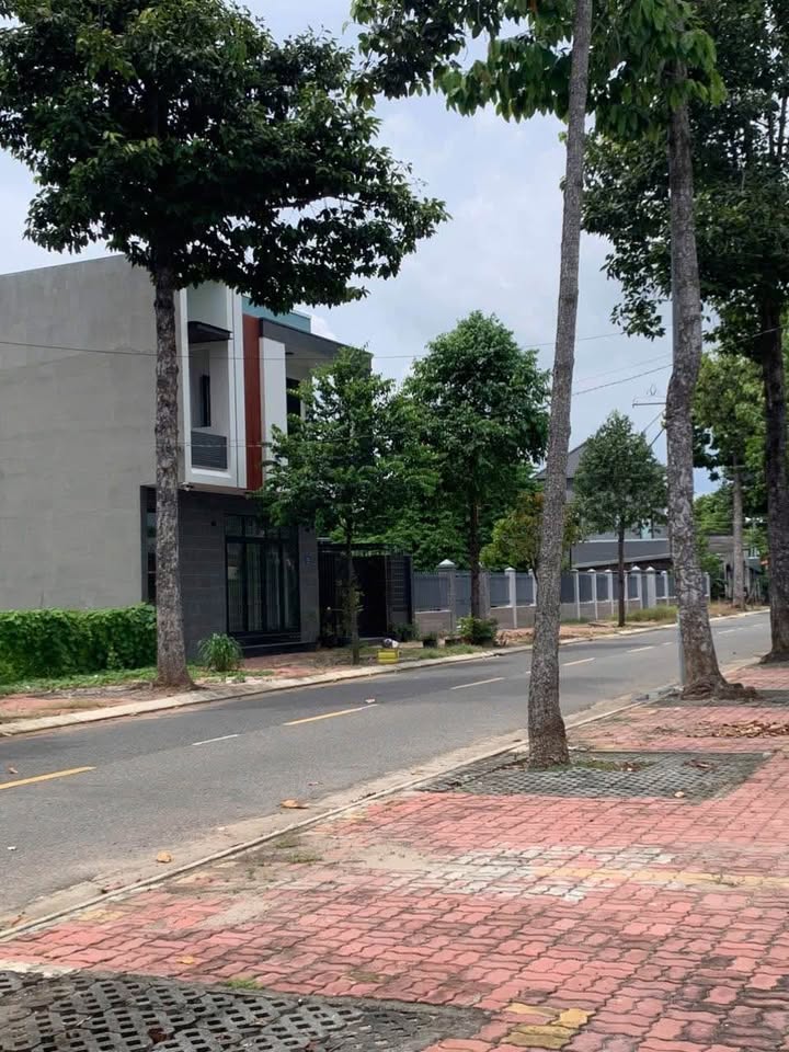 Nhà mặt tiền nhựa vỉa hè Long Điền - 97m² - Giá tốt