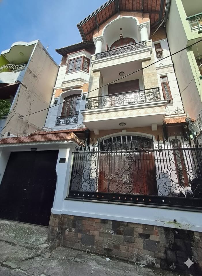 Biệt thự Nguyễn Cửu Vân, Bình Thạnh, sát Quận 1, hẻm xe tải, gara ô tô, thiết kế sang trọng