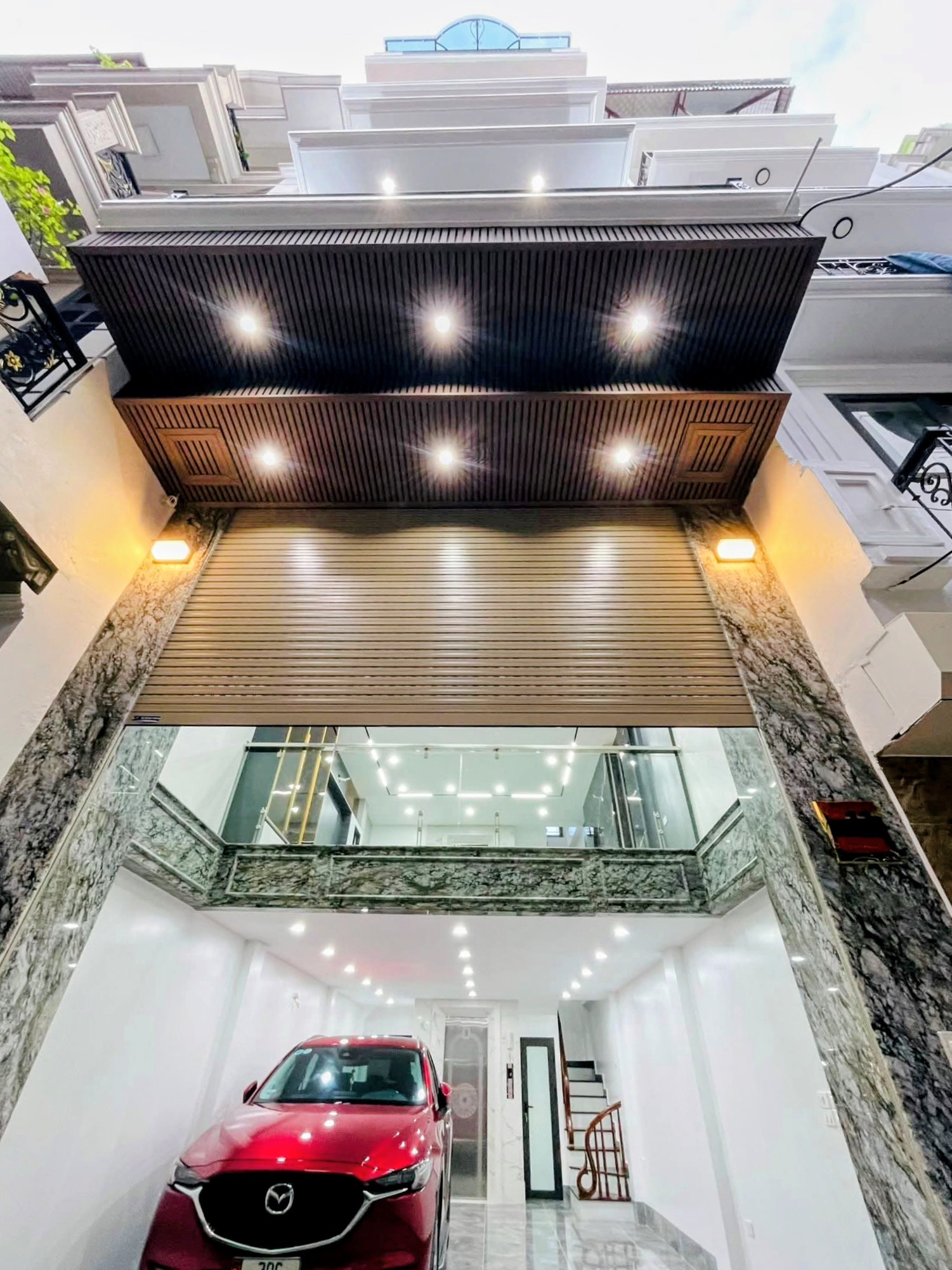 Nhà phân lô đỉnh cao Minh Khai 68m2 x 7 tầng, gara ô tô, ngõ 6m, sống sang, kinh doanh lời