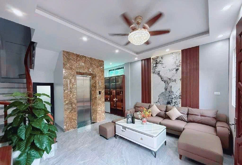 Nhà 6 tầng thang máy, ô tô tránh, vị trí đắc địa tại Bắc Từ Liêm