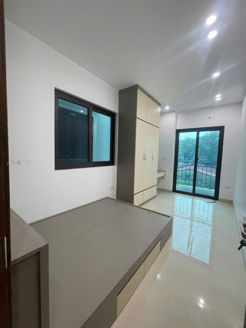 Bán nhà 45m² x 5 tầng, lô góc, ô tô đỗ cửa tại Di Trạch, Hoài Đức