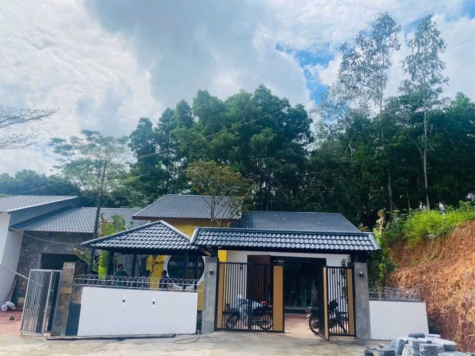 Nhà 160m2 mặt tiền 10m, sân rộng đỗ xe thoải mái - Vó Ngựa, Thái Nguyên