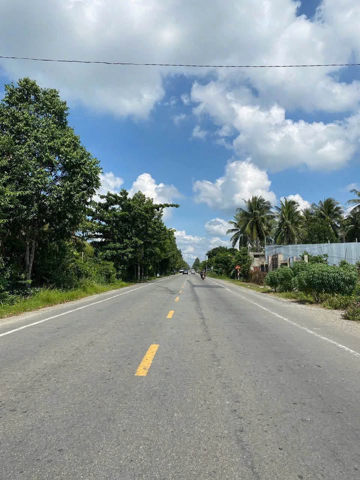 Đất vàng Bến Tre 3300m2 mặt tiền Hữu Định, sẵn 300m thổ cư, giá 10 tỷ