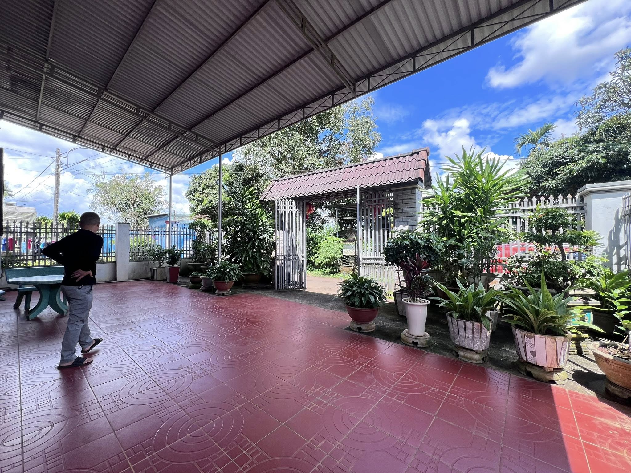 Bán nhà vườn mặt tiền gần chợ Biển Hồ, Pleiku - 12x60m, 3 ô tô đậu thoải mái