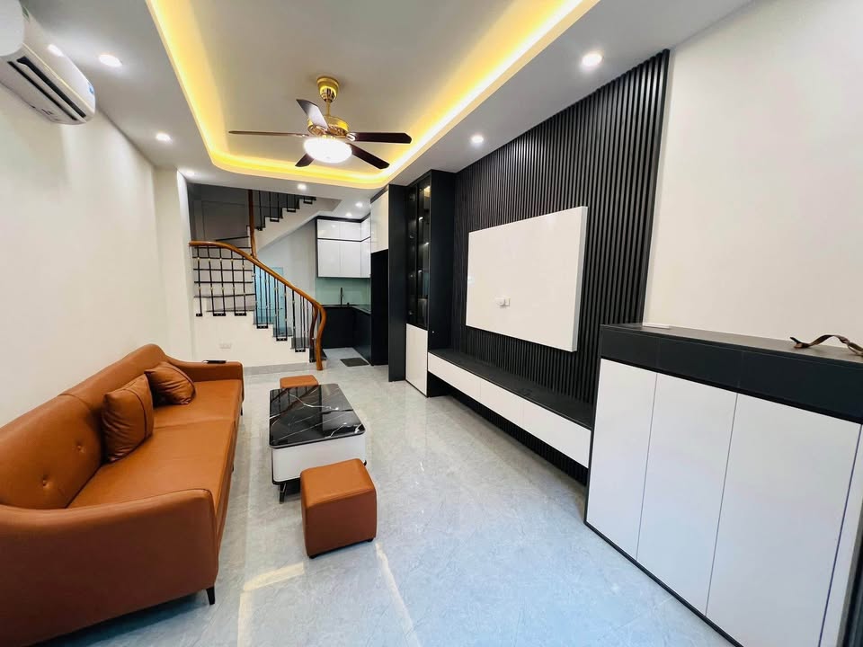 Nhà 5 tầng ngõ nông 35m2 gần Ngã Tư Sở, Đống Đa - Gía 8 tỷ