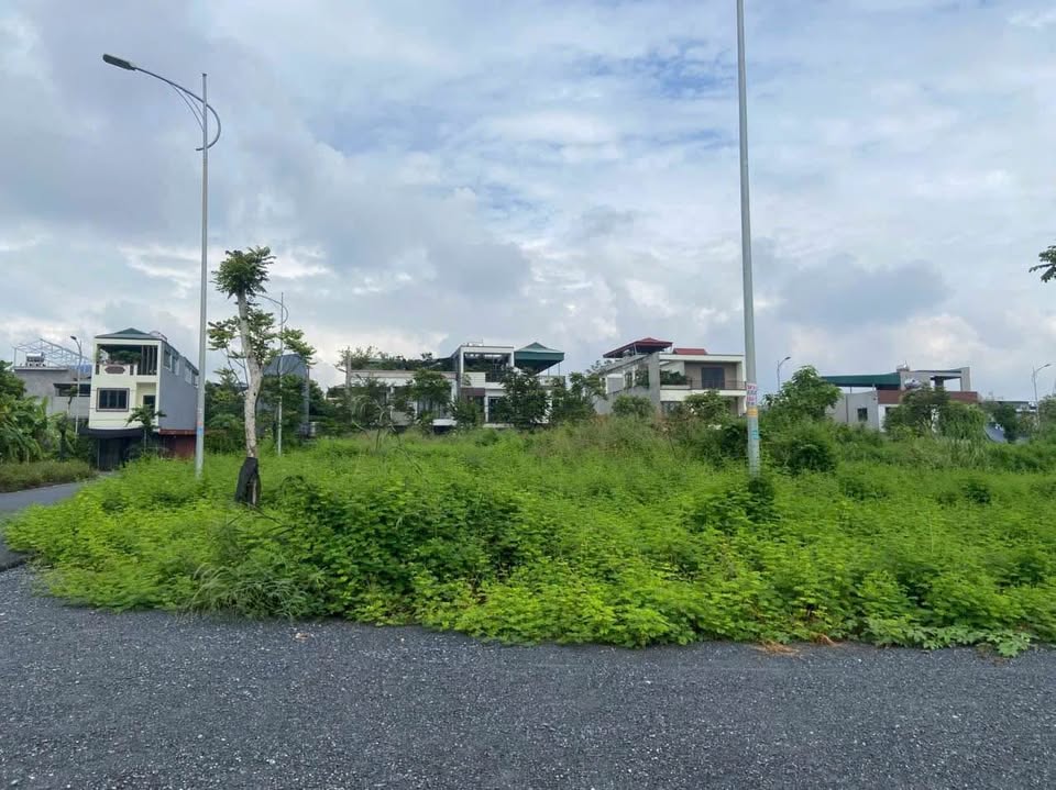 Bán lô góc 135.2m2 đường T2, gần nhà hàng Mạnh Sang, Lào Cai