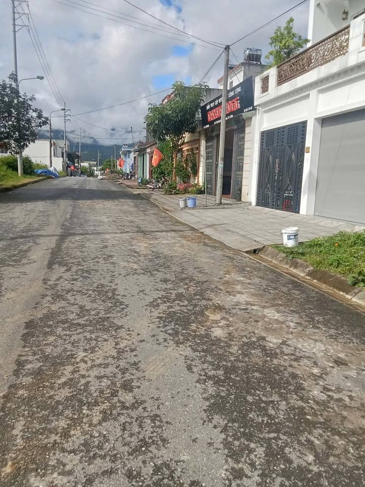 Bán đất vàng Trần Khát Chân, 105m2 nở hậu, gần trường học