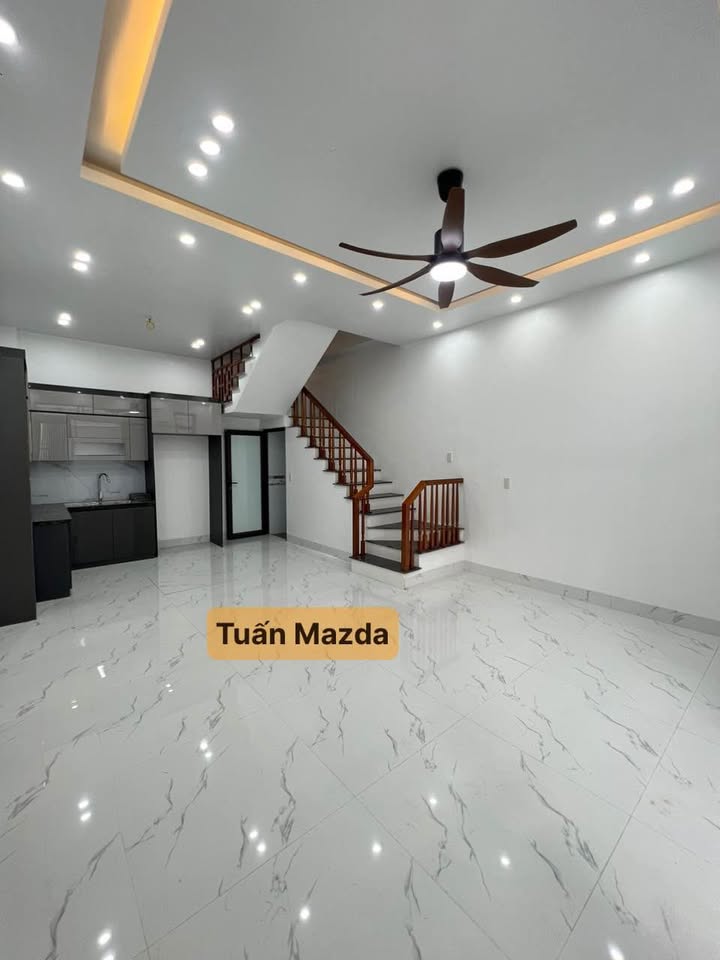 Nhà Trần Lãm - 3 tầng thoáng mát, ngõ riêng để xe, giá hời