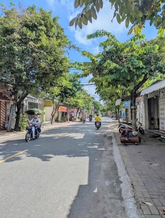 Nhà mặt tiền Hàn Thuyên diện tích rộng, hướng Đông Nam mát mẻ, sổ riêng sang tên