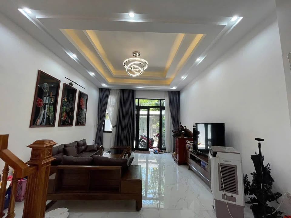 Nhà 3 tầng mặt tiền Đặng Huy Trứ, Huế, kinh doanh sầm uất, nội thất cao cấp