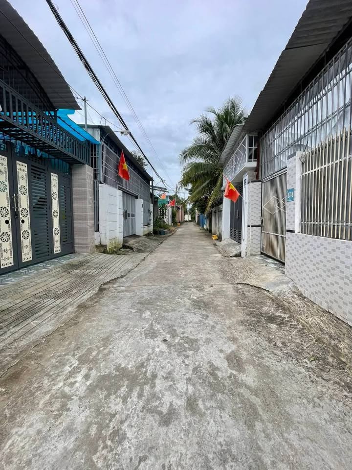 Nhà cấp 4 có sân rộng, 6x16m, hẻm ô tô Trần Văn Hai, Kon Tum - 1 tỷ