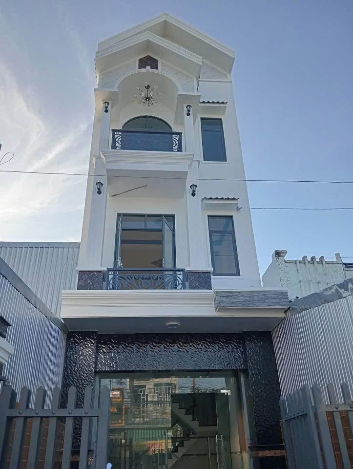 Nhà 1 trệt 2 lầu Võ Văn Trị diện tích đẹp, giá hời, sẵn sàng sang tên