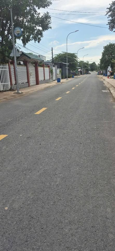 Bán nhà mái thái kiên cố, 2 phòng ngủ, mặt tiền đường nhựa, phường Cao Lãnh, Đồng Tháp