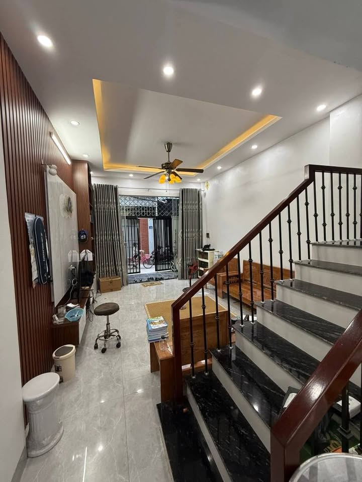 Nhà lô góc 3 tầng, 50m2, hướng Đông Bắc - Giá yêu thương chỉ 1.9 tỷ