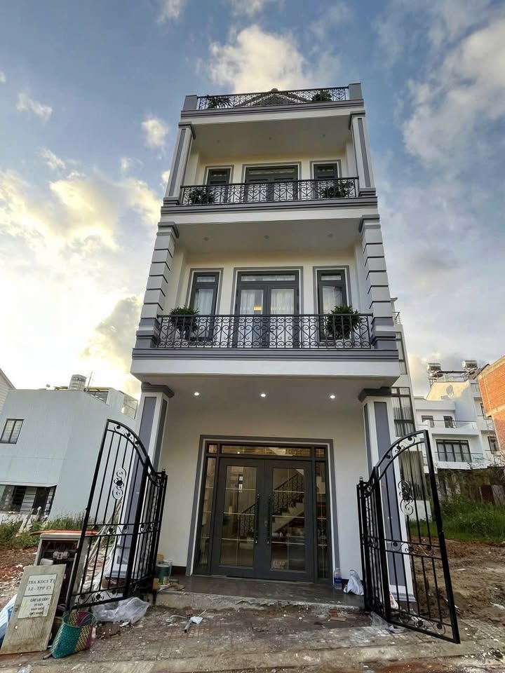 Bán nhà mới toanh Khu quy hoạch An Sơn Đà Lạt 5 phòng ngủ, nội thất xịn sò, đậu xe hơi trước cửa